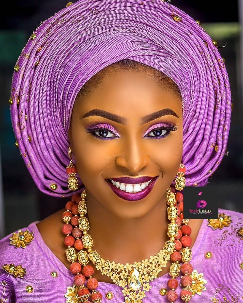 GELE AND MAKE UP LOOKS ON POINT