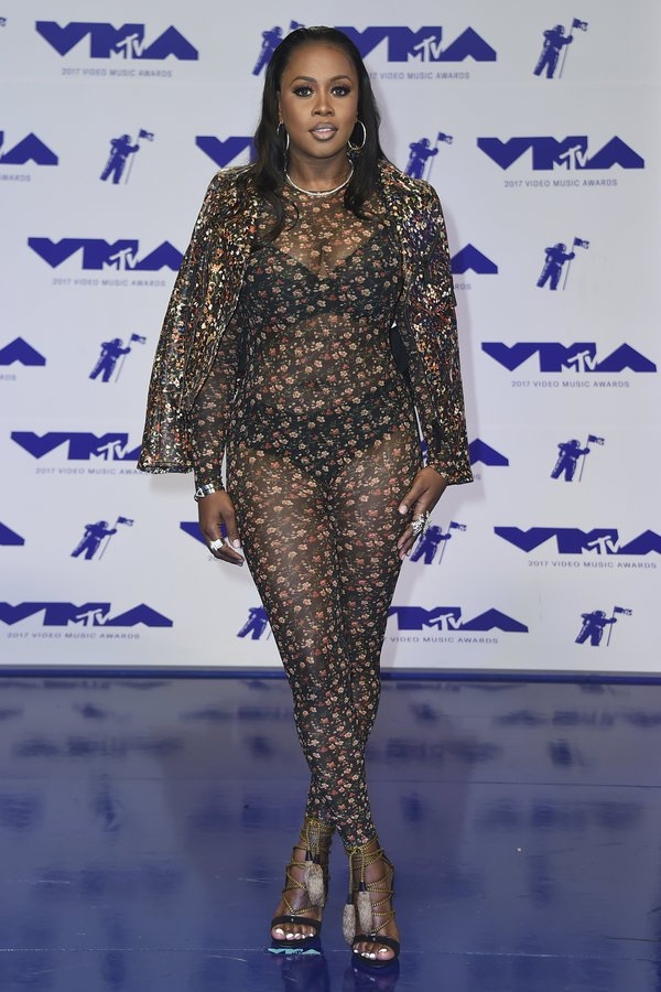 2017 MTV VMAS RED CARPET FASHION LOOKS