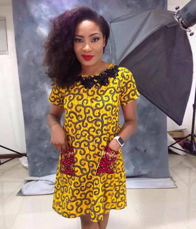 SIMPLE SEXY AND STUNNING ANKARA STYLES FOR THE FASHION LOVERS