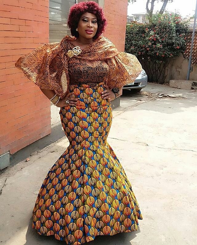 SEE LAGOS BABES ROCKING THE LATEST ASO EBI STYLES